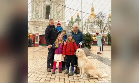 Cựu nhân viên ngoại giao Mỹ nói về công việc phải đi khắp nơi: Sự xáo trộn và vẻ đẹp đằng sau