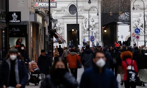 Quốc gia châu Âu đầu tiền bắt buộc toàn dân tiêm vaccine ngừa Covid-19