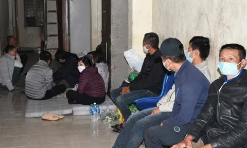 Phá sới bạc mở "tại gia" ở Hải Phòng, bắt giữ 10 đối tượng: Các "con bạc" được phục vụ thế nào?