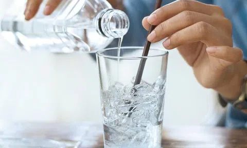 Thanh niên 28 tuổi suýt chết chỉ vì một chai nước lọc