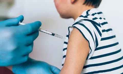 Châu Âu phê duyệt tiêm vaccine Pfizer cho trẻ từ 5-11 tuổi