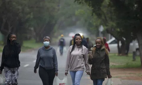 Là điểm nóng của biến chủng Omicron, cuộc sống của người dân Nam Phi hiện ra sao?