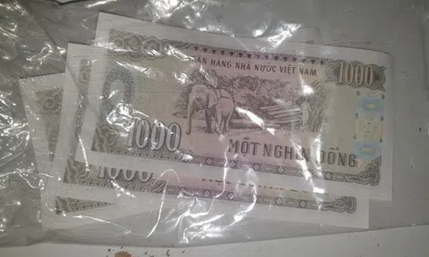 Nhận 3.000 đồng tiền hỗ trợ thiệt hại do bão, người phụ nữ cất kỹ trong tủ để kỷ niệm