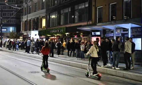 Các nhà khoa học cảnh báo về những "bữa tiệc siêu lây nhiễm" do biến chủng Omicron trước thềm Giáng Sinh