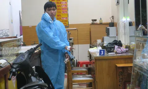 Gã trai liều lĩnh khống chế bé trai 7 tuổi cướp tiệm vàng: Do cần tiền tiêu xài