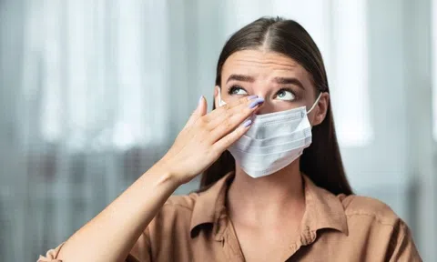 Phân biệt triệu chứng đau mắt đỏ do Covid-19 và khi bị dị ứng