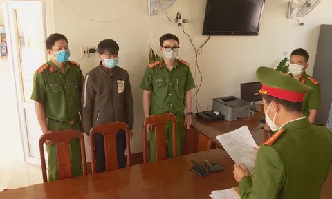 Đi làm hộ khẩu cho con, lộ chuyện bị hiếp dâm từ năm 13 tuổi