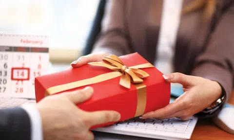 Hà Nội nghiêm cấm biếu, tặng quà Tết cho lãnh đạo bằng mọi hình thức