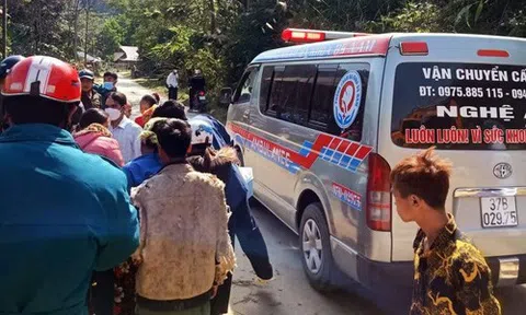 Đất nền làm nhà bất ngờ đổ ập xuống vùi lấp 5 cháu bé ở Nghệ An