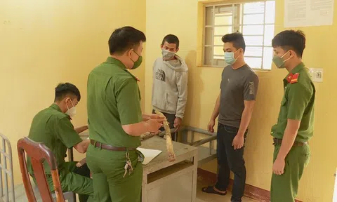 Khởi tố 2 kẻ nhốt "con nợ" vào chuồng sắt rồi đánh đến tử vong