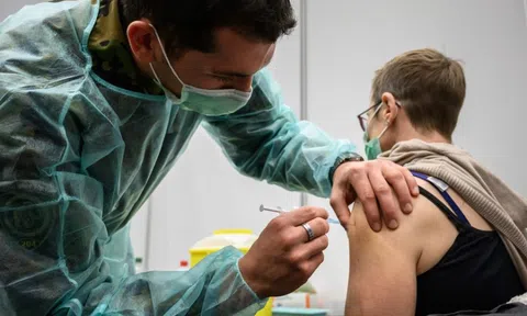 Mũi thứ 3 vaccine Moderna có hiệu quả ra sao trước biến thể Omicron?