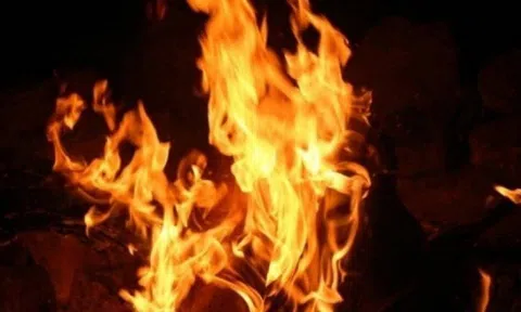 Nói lời chia tay với tài xế xe tải, cô gái trẻ bị tưới xăng đốt gây bỏng 50% cơ thể