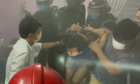 Ôm bình xăng dọa đốt nhà tự thiêu vì xin 350 triệu đồng bất thành