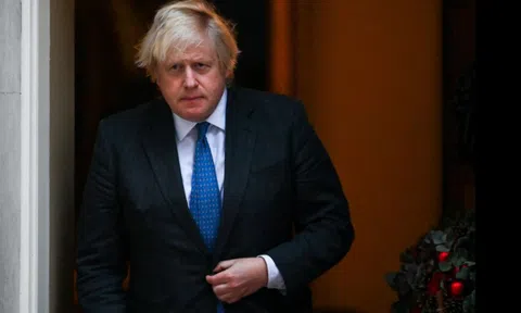 Bất chấp số ca COVID-19 tăng cao, Anh không áp đặt hạn chế phòng dịch trước dịp Giáng sinh