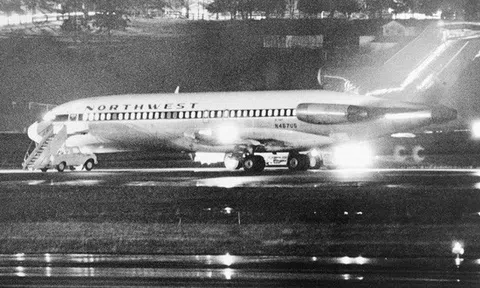 Vụ không tặc bí ẩn nhất lịch sử Mỹ: Ôm 200.000 USD nhảy khỏi máy bay rồi 'bốc hơi' suốt 50 năm