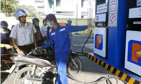 Giá xăng có thể tăng vượt mốc 23.000 đồng/lít trong ngày mai (25/12)