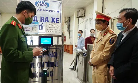 Hà Nội yêu cầu người dân quét mã QR khai báo y tế ở các bến xe