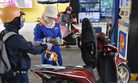 Giá xăng đồng loạt tăng trở lại từ chiều ngày 25/12