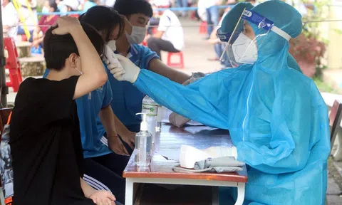 Hà Nội huy động lực lượng y tế ngoài công lập, cán bộ y tế đã nghỉ hưu để chăm sóc F0