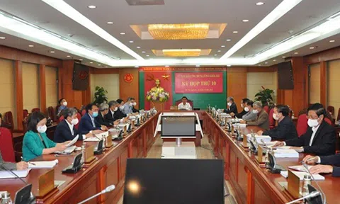 UBKTTW: Tiếp tục kiểm tra, làm rõ những sai phạm trong việc biên soạn SGK