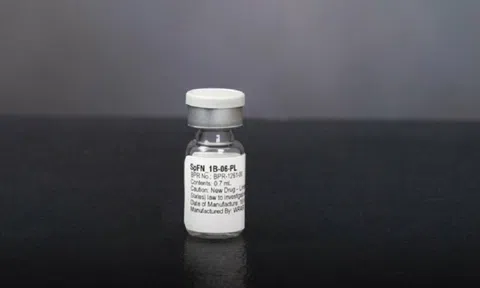 Mỹ phát triển vắc-xin có thể chống mọi biến chủng của SARS-CoV-2