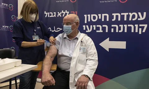 Quốc gia đầu tiên tiêm thử nghiệm mũi vaccine ngừa COVID-19 thứ 4 cho người dân