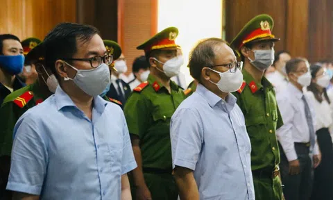 Vụ bán rẻ 9 triệu cổ phần SADECO: Bị cáo Tất Thành Cang, Tề Trí Dũng đổ lỗi cho nhau tại tòa