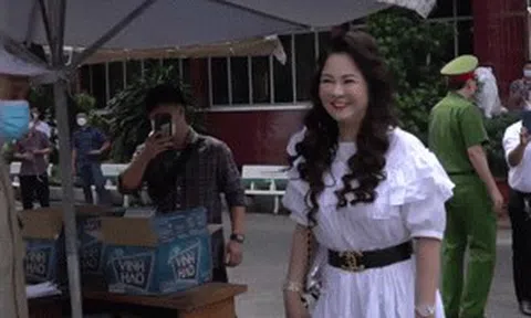 Xử vụ án liên quan bà Phương Hằng, hàng trăm người tụ tập để livestream