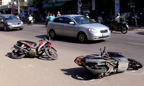 Hà Nội: Tìm nhân chứng vụ va chạm giữa 2 xe máy khiếm 1 người tử vong