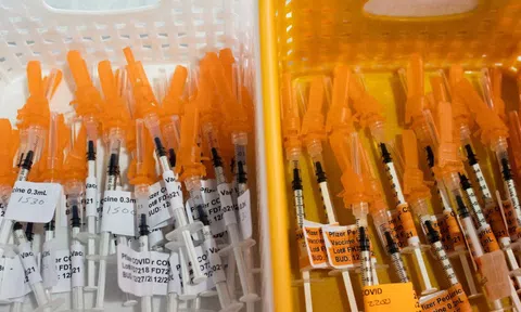 CDC Mỹ khuyến khích trẻ trên 12 tuổi tiêm mũi vaccine tăng cường