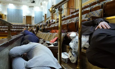 Mắc kẹt bên trong cuộc biểu tình bạo loạn ngày 6/1 và nỗi ám ảnh sâu sắc với các nghị sĩ Mỹ