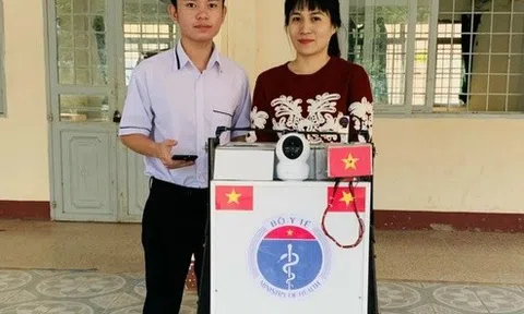 Nam sinh sáng chế robot, thay nhân viên y tế chăm sóc bệnh nhân mắc COVID-19