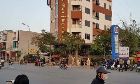 Hàng chục cảnh sát bao vây, khám xét khách sạn 7 tầng ở Thái Bình