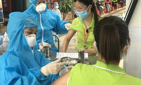 Khẩn trương hoàn tất tiêm vaccine ngừa COVID-19 mũi bổ sung, nhắc lại trong quý I/2022
