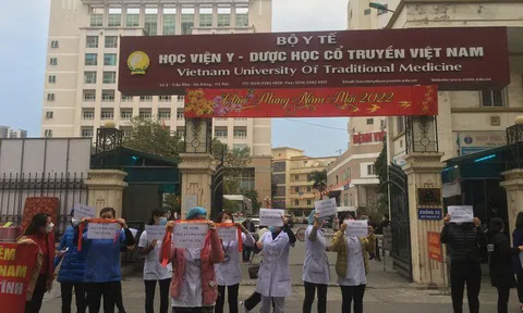 Nhân viên bệnh viện Tuệ Tĩnh yêu cầu trả lương: Bộ Y tế yêu cầu giải quyết dứt điểm