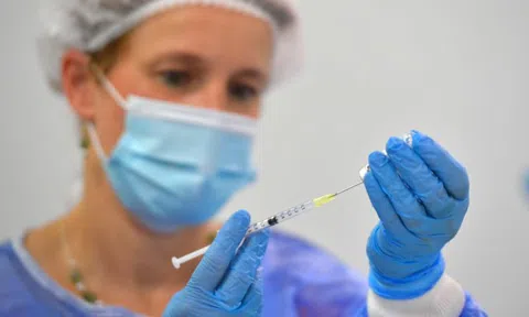 WHO kêu gọi phát triển vaccine ngừa COVID-19 mới có khả năng chống lây nhiễm cao