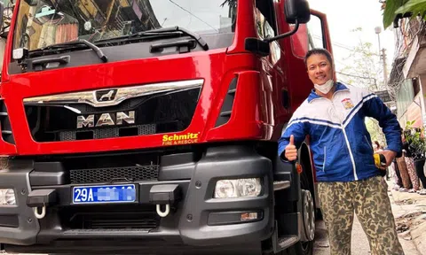 Chủ tịch TP Hà Nội khen thưởng hai người cứu cháu bé khỏi đám cháy