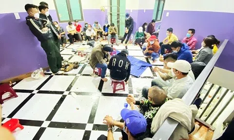 Quảng Nam: Bị vây bắt, con bạc "phi thân" từ tầng 2 xuống đất hòng trốn thoát