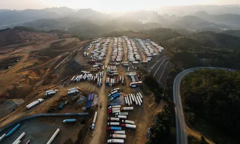 “Làm luật” tại cửa khẩu Hữu Nghị: Hải quan không, Ban quản lý nói có