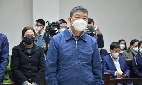 Vụ nâng khống giá robot phẫu thuật Rosa: Cựu Giám đốc BV Bạch Mai lĩnh 5 năm tù