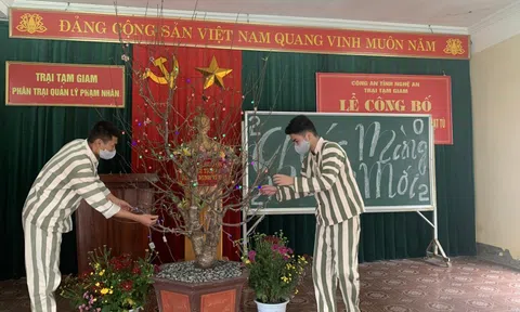 Ấm lòng bữa cơm tất niên của phạm nhân trong trại giam