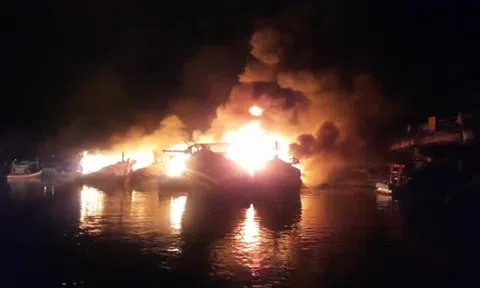 Không được ứng tiền mua đồ Tết, nam thanh niên phóng hỏa đốt nhà làm cháy lan 11 tàu cá