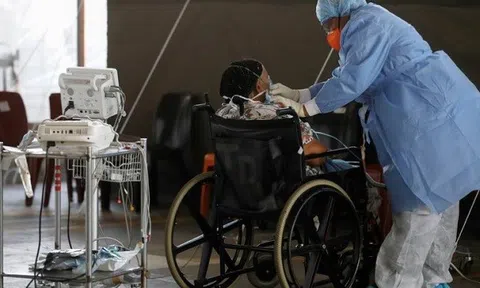 Người phụ nữ bị HIV nhiễm COVID-19 phát triển 21 đột biến