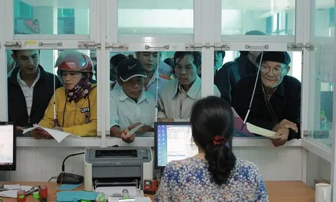 Làm thế nào để người lao động không "đem an sinh tuổi già ra tiêu xài"?