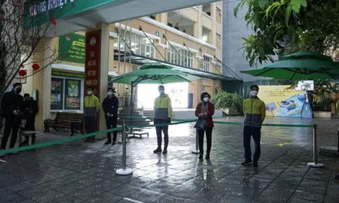 Học sinh THCS Hà Nội ngày đầu tiên trở lại trường: Hân hoan, phấn khởi