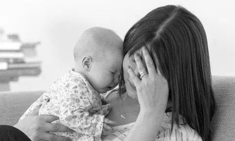 Liên tiếp xảy ra vụ việc đau lòng do trầm cảm sau sinh, làm sao để phòng tránh?