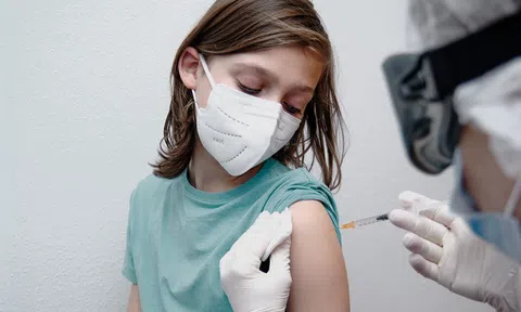 Trẻ 5-11 tuổi tiêm vaccine ngừa COVID-19 có thể gặp các tác dụng phụ gì?