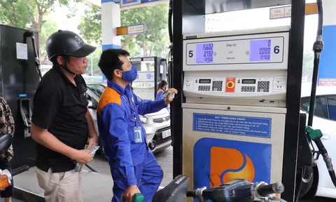 Tùy tiện tăng giá bán xăng lên 1.000 đồng/lít, một cửa hàng xăng dầu bị xử phạt