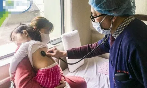 Bé gái 2 tuổi ở Thanh Hóa mắc di chứng nặng hậu COVID-19