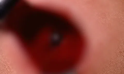 Thanh Hóa: Bé trai nghịch súng tự chế, bắn trúng vào ngực em 4 tuổi